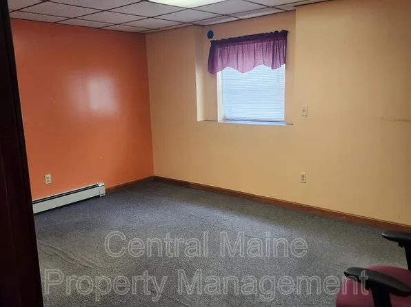 571 Sabattus St, Lewiston, ME 04240