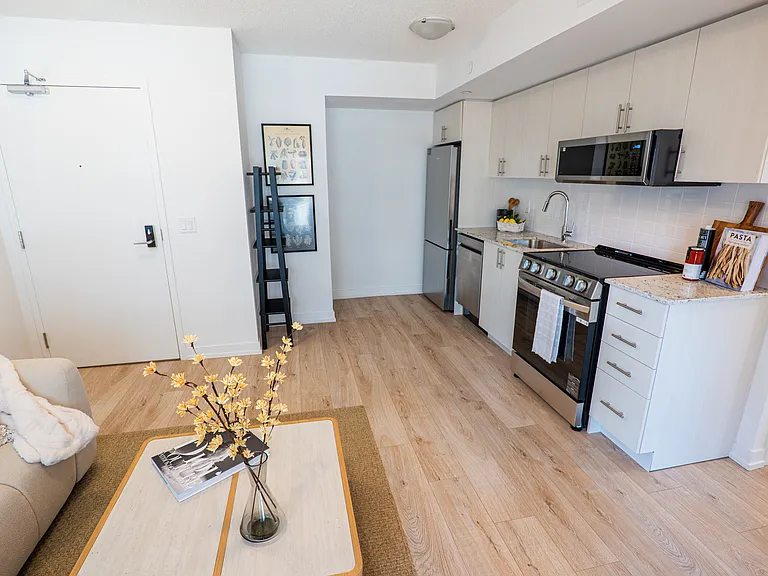 950 Lansdowne Ave — Photo 4