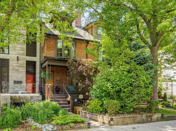 224 Lippincott St, Toronto, ON M5S 2P5