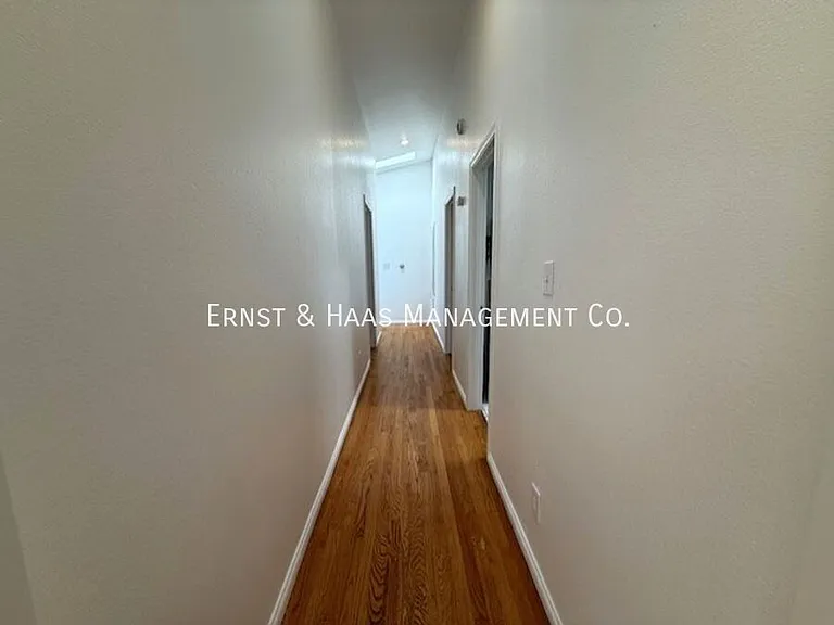 4723 Blackthorne Ave — Photo 14