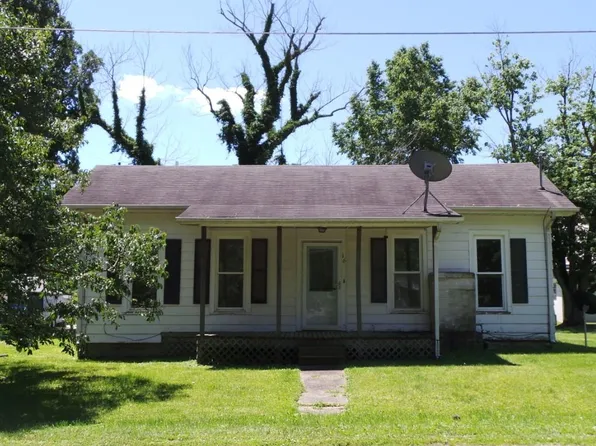 16 E North St, Oakland, IL 61943