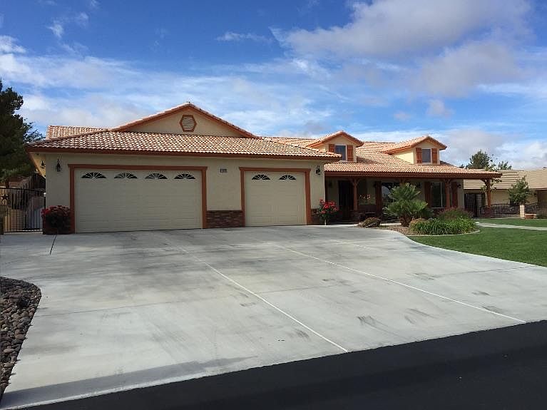 1st image of 18011 Palm Dr