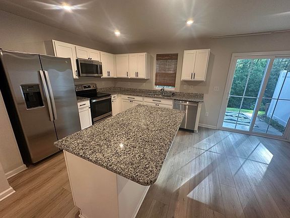 4th image of 146 Villa Grande St #C