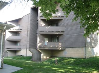 807 S Locust St APT 12, Champaign, IL 61820