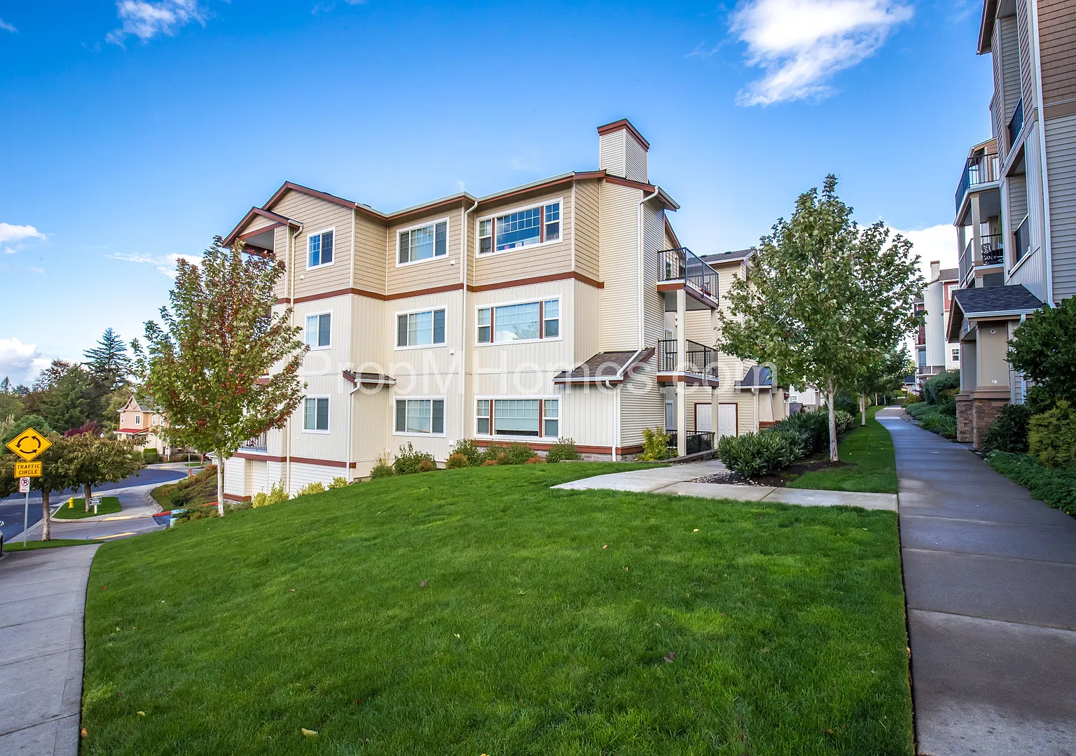 Great Views! Beautiful Two Bedroom, Two Bath Condo - Top Floor, End Unit! — Photo 1