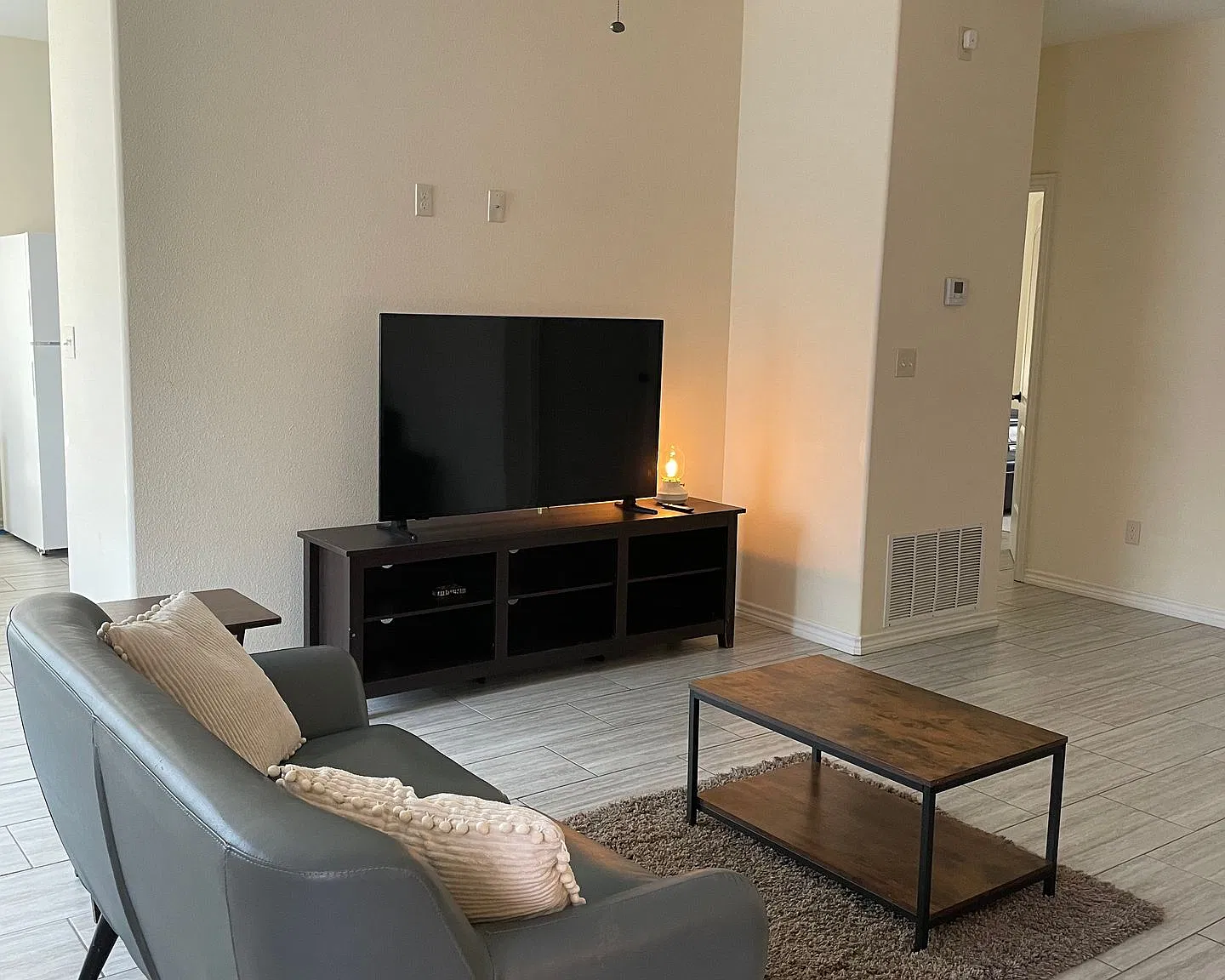 1 bedroom /1 bathroom units available! — Photo 2