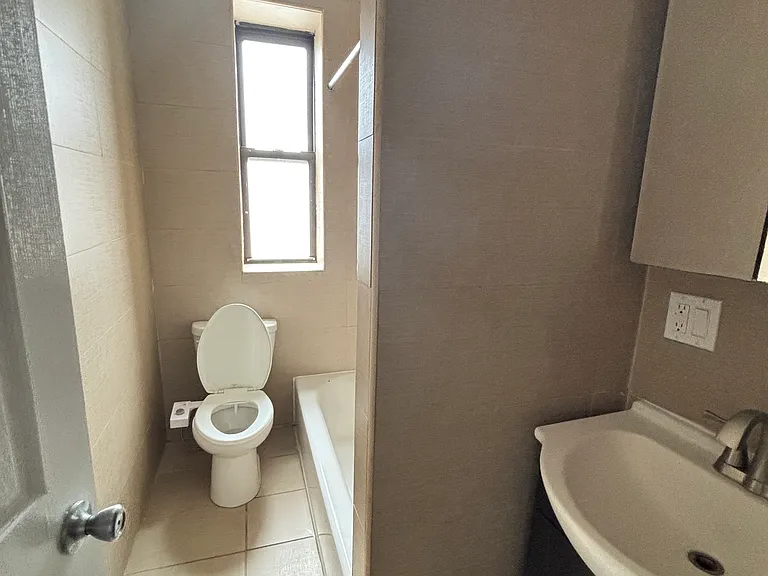 1087 Carroll St #B14 — Photo 8