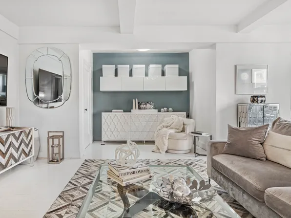 400 East 52nd Street image 2 of 8