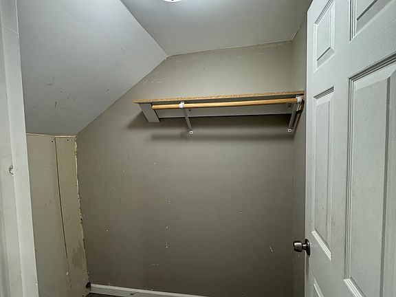 4th image of 125 Grove Ter Floor 3