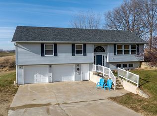 9537 Forest Chapel Rd, Anamosa, IA 52205