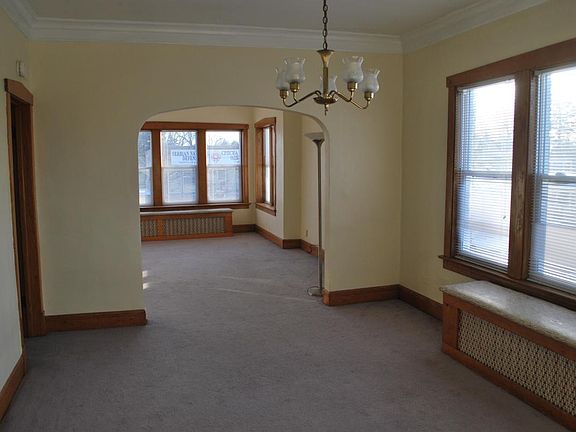 2nd image of 5781 N Elston Ave