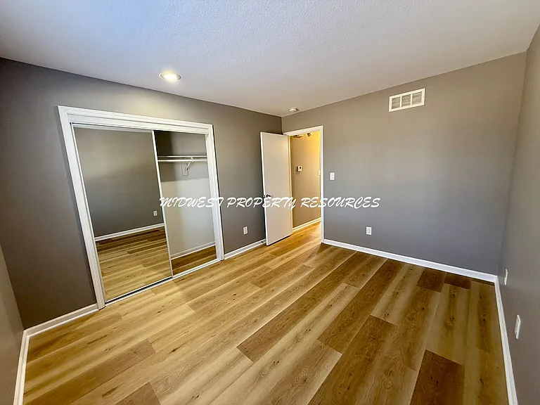 204 NW Market Pl — Photo 11