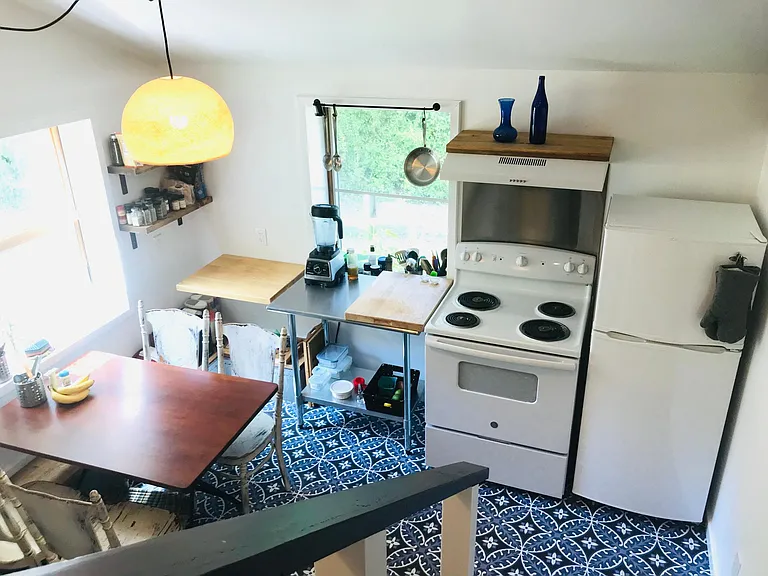 Cozy, fully-equipped kitchen