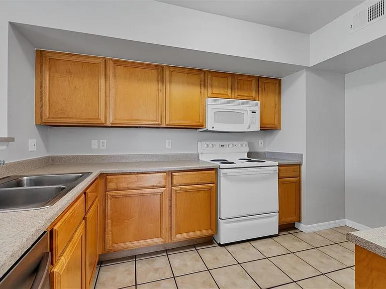 1010 Villagio Cir #204 — Photo 18