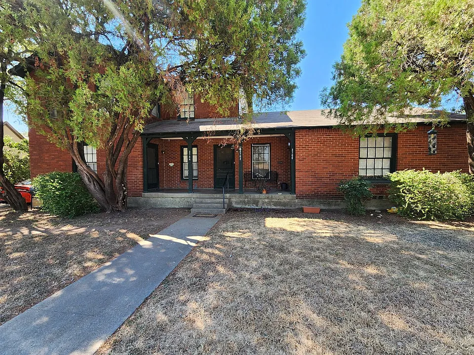 3704 Meadowbrook Dr