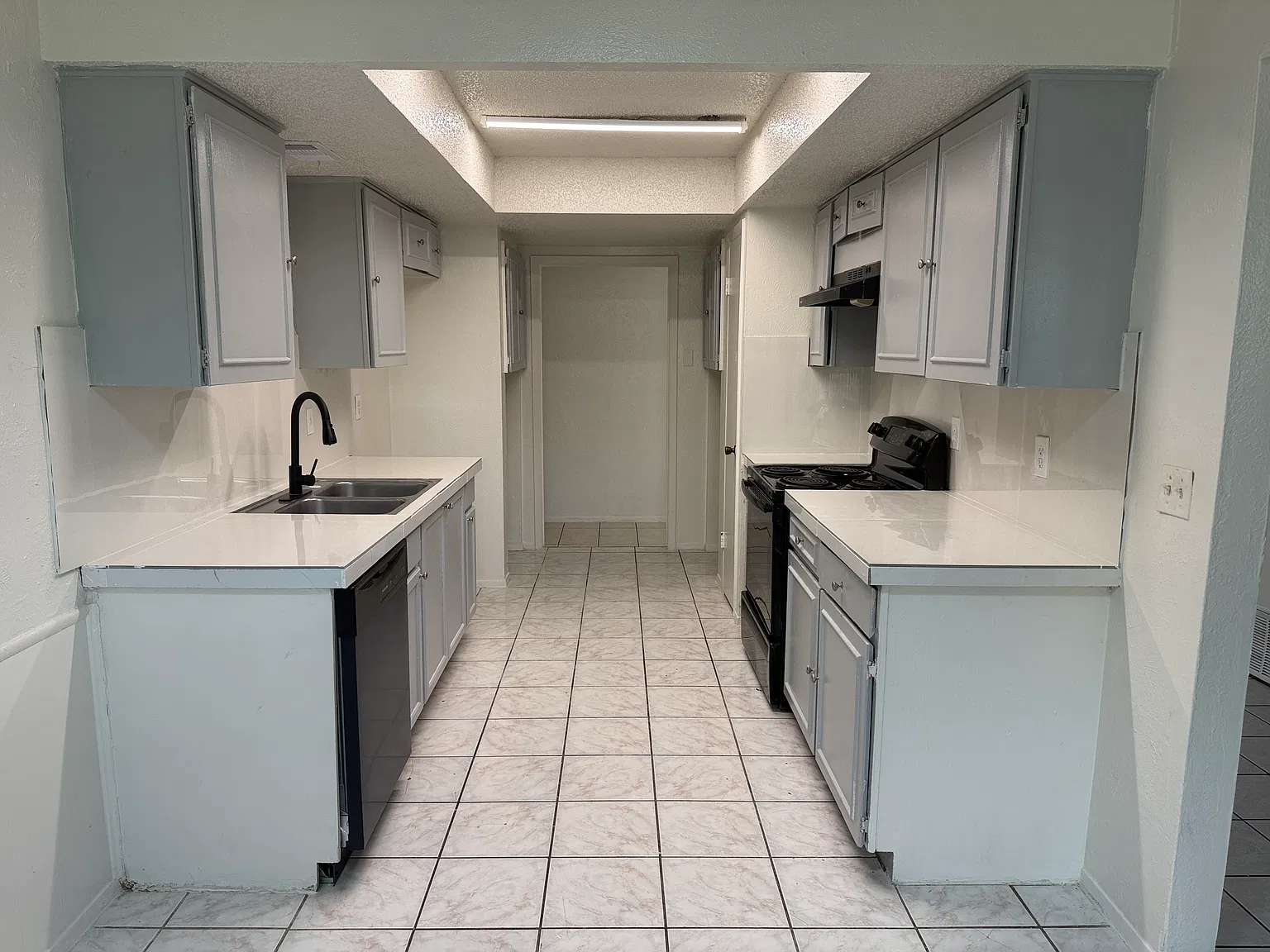 5 bed, 1950 sqft, $2,400 — Photo 3