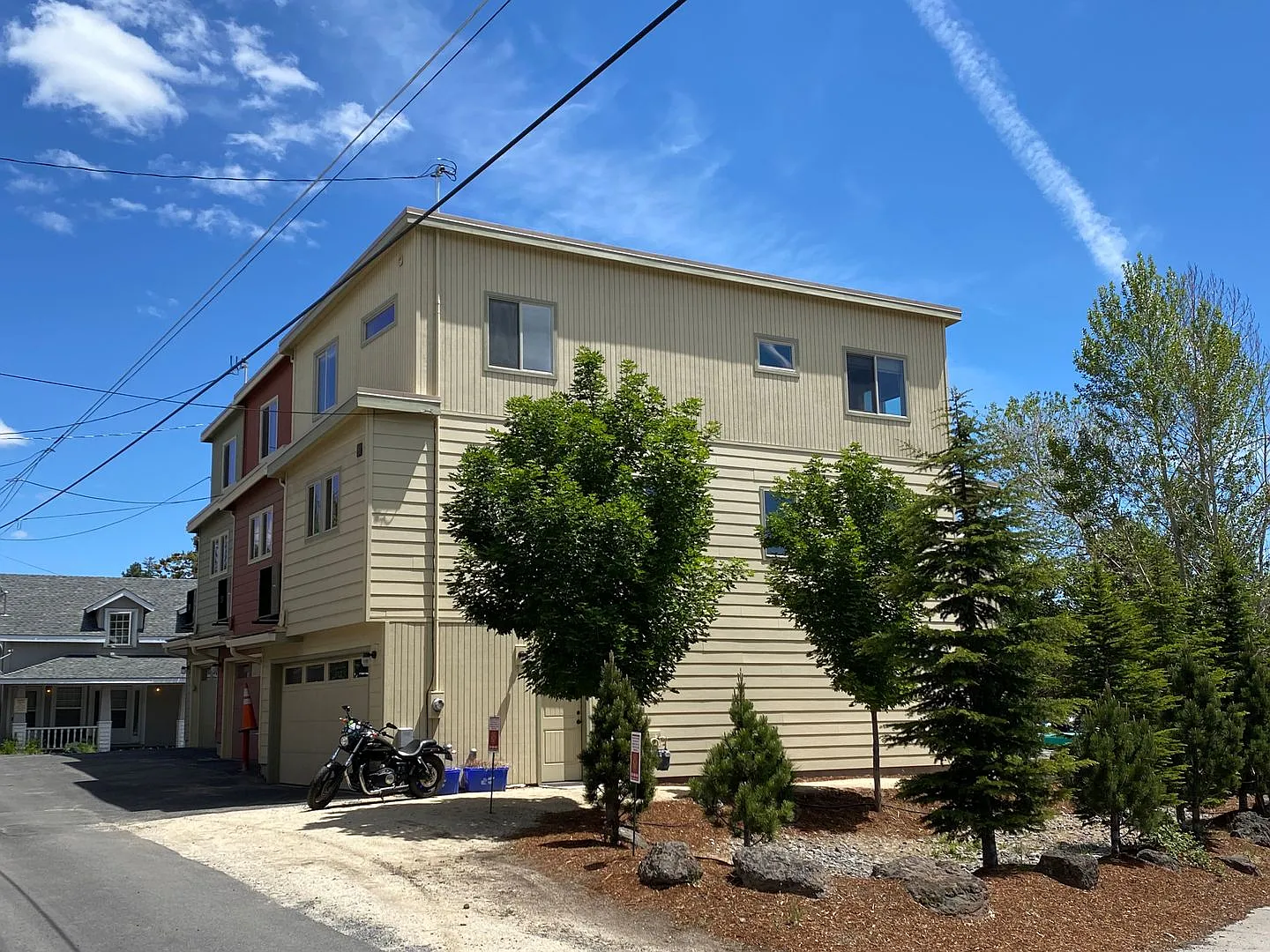 4 Bed/3 Bath Townhome in NW Bend - Newport Ave — Photo 1