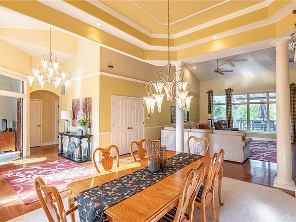 5th image of 38 Fairwood Ct