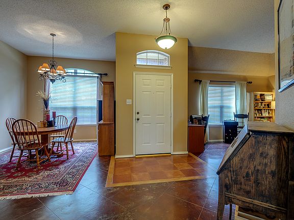 2nd image of 816 Deering Dr