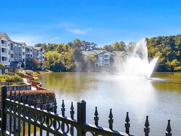 Lakeside at Town Center Apartments — Photo 7