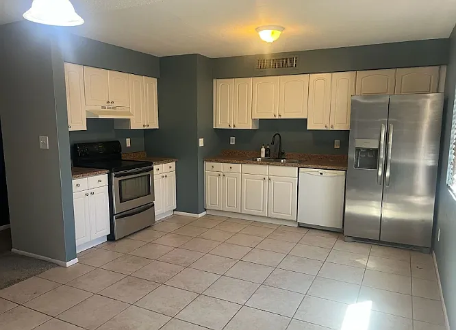 W Kerry Ln, Phoenix — Photo 4