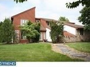 1880 August Dr, Huntingdon Valley, PA 19006