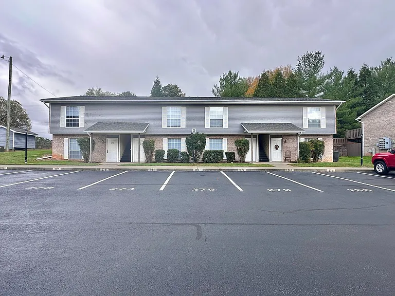 Lakeland Hills Apartment Homes — Photo 3