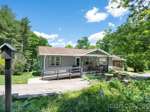 30 Reeves Dr, Burnsville, NC 28714