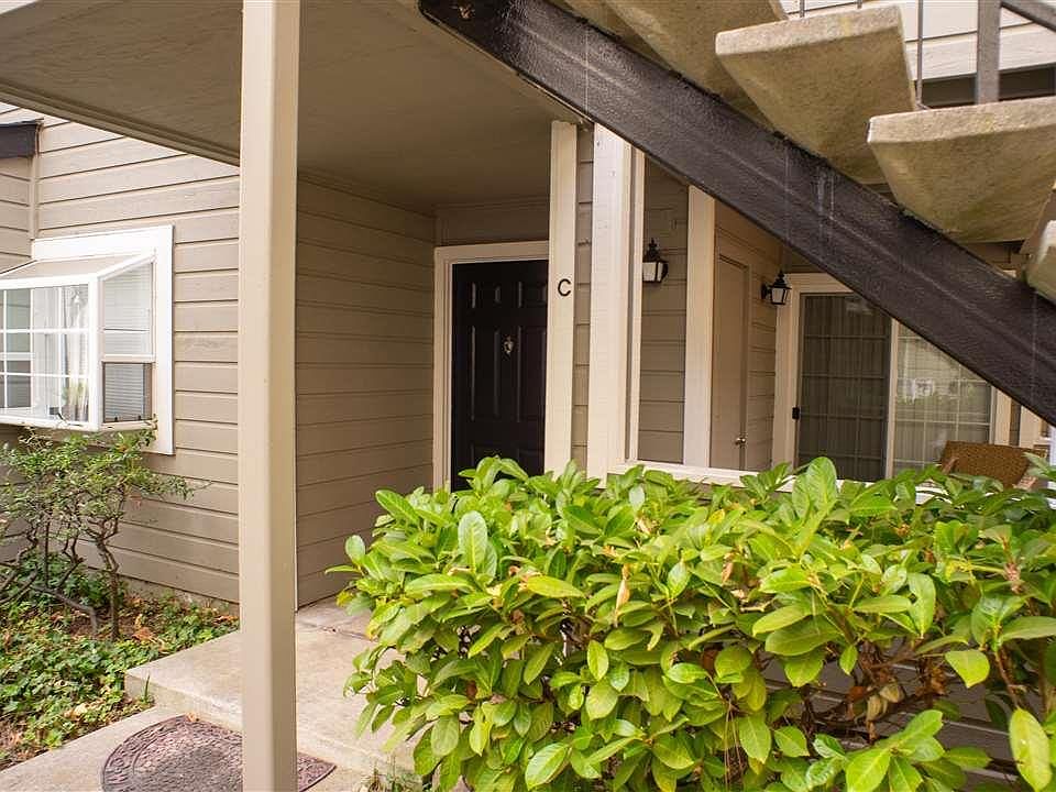 1st image of 605 Canyon Oaks Dr APT C