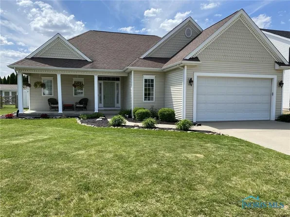 107 Redbud Dr, Swanton, OH 43558