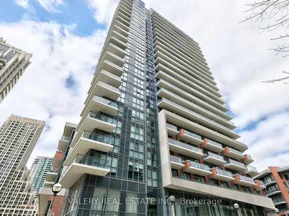 38 Iannuzzi St W #1607, Toronto, ON M5V 0S2