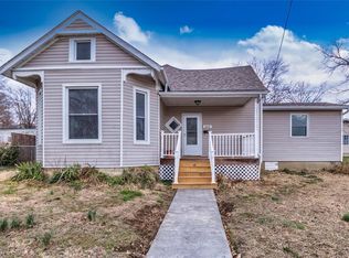 606 Jefferson St, De Soto, MO 63020