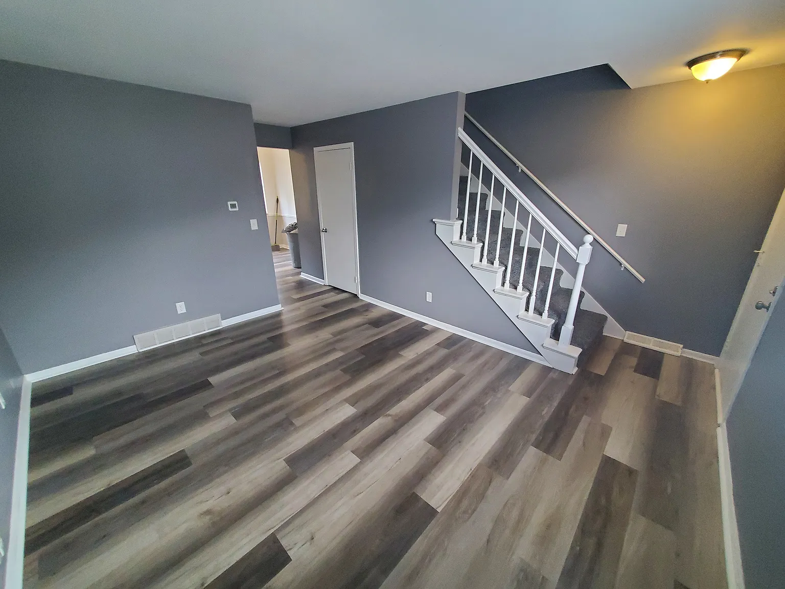 3 bed, 1.5 bath, 900 sqft, $1,900 — Photo 2