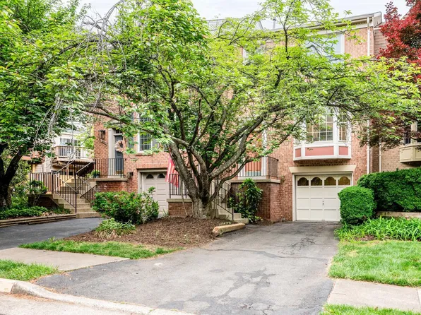 12308 Quiet Hollow Ct, Fairfax, VA 22033