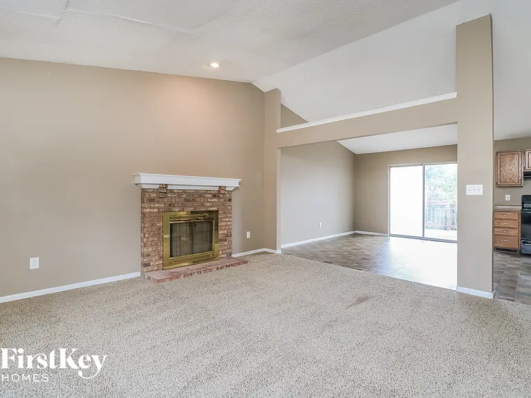 2346 Bramble Ln — Photo 2