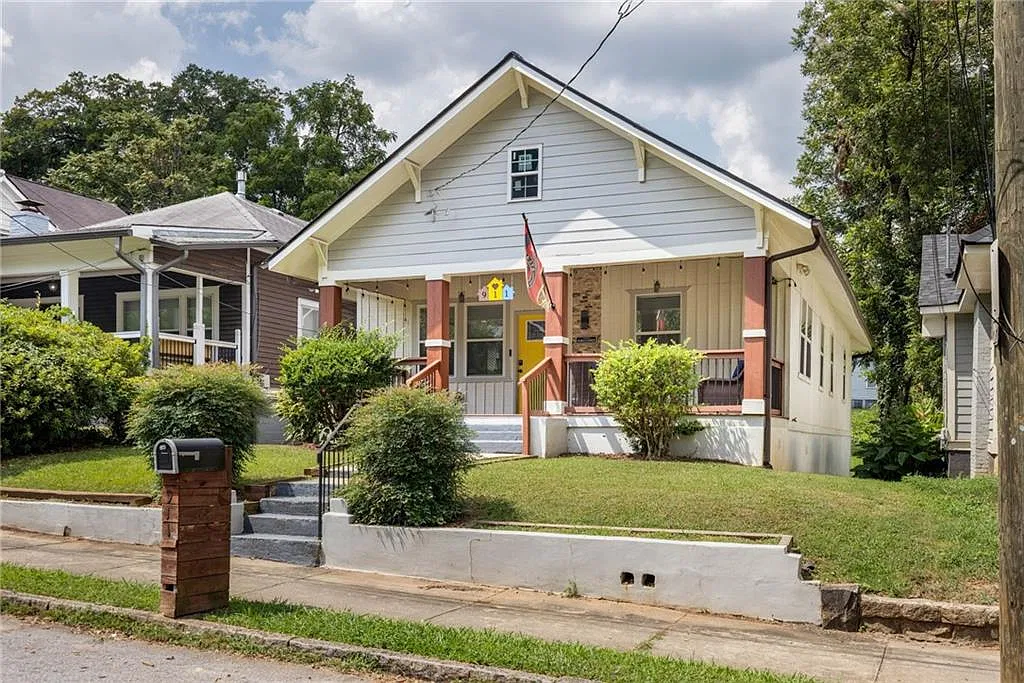 3 bed, 2.0 bath, 1600 sqft, $3,200 — Photo 1