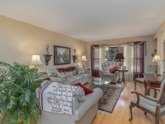 5th image of 733 Caryn Cir