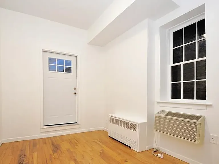 220 W 20th St #1RW — Photo 6