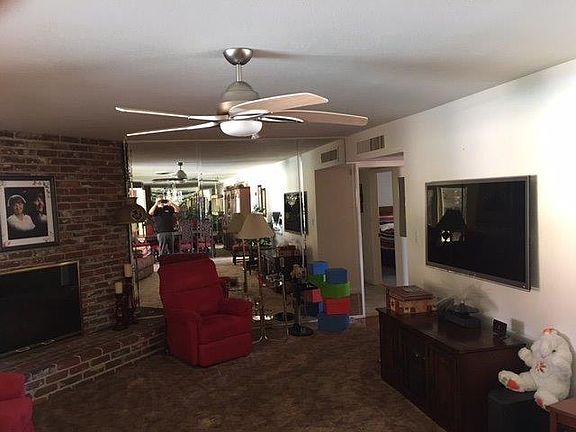 5th image of 5509 N Maroa Ave