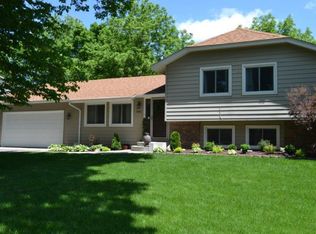 7466 Dallas Ln N, Maple Grove, MN 55311