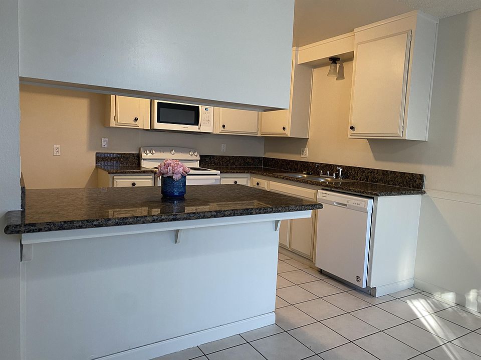 1st image of 2212 Vera Cruz Dr #1