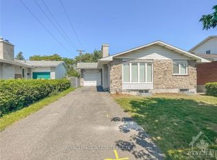 2636 Hickson Cres #A, Ottawa, ON K2H 6Y6