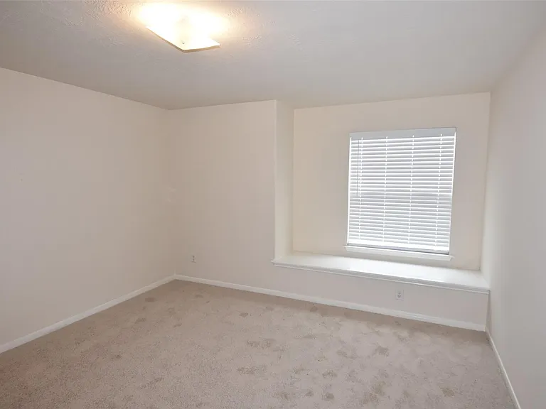 1035 Junction Ct — Photo 9