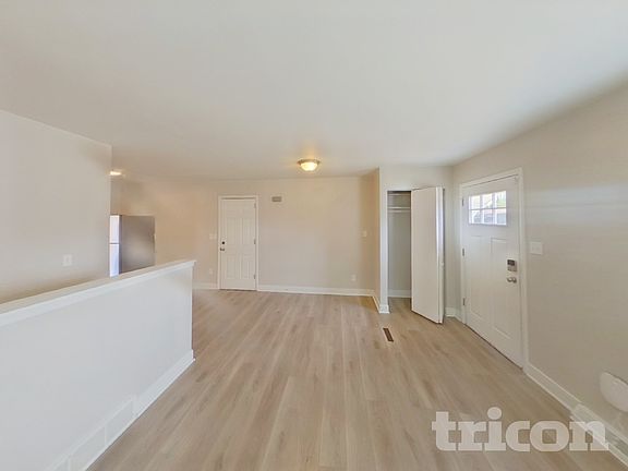 3rd image of 3514 E La Salle St