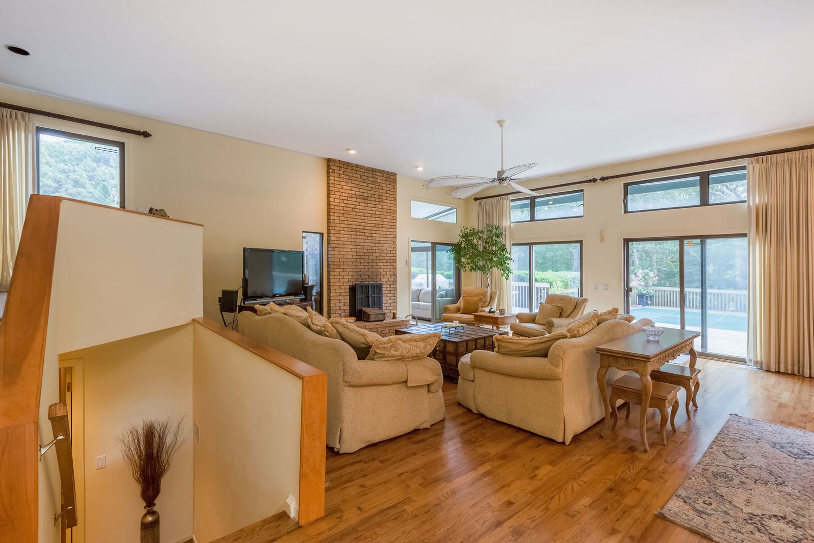  OPEN FLOOR PLAN WOOD FIREPLACE