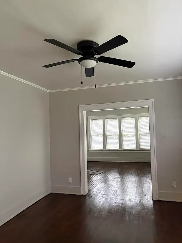 3 bed, 2200 sqft, $850 — Photo 2