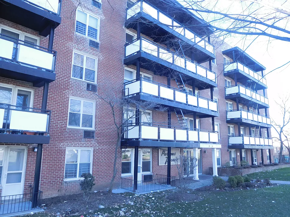 1910 Parsons Blvd #2HA