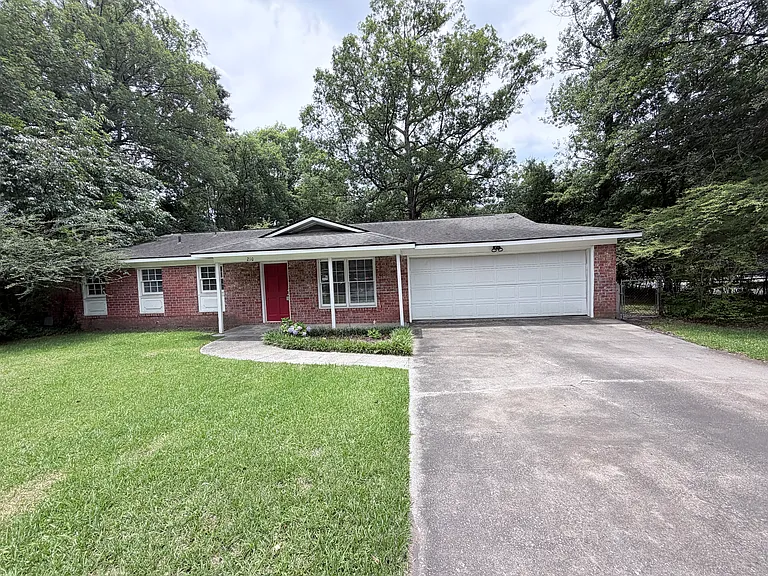 Elliott Dr — Photo 2