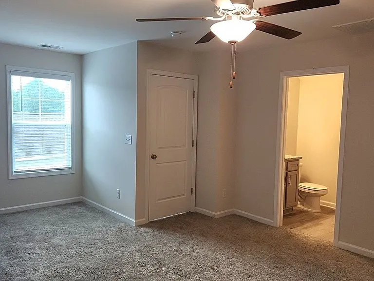 497 Hillsborough Dr — Photo 13