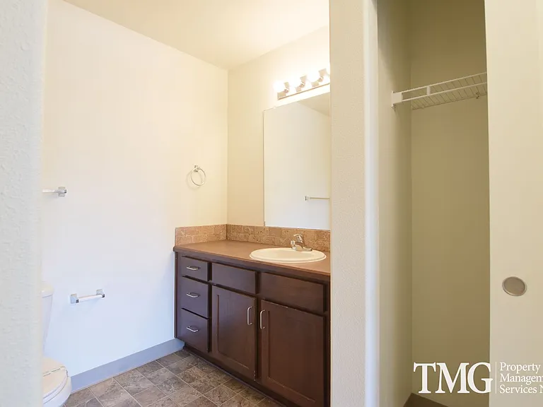 1017 SE 12th Ave — Photo 9